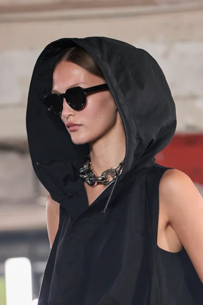 Look 19